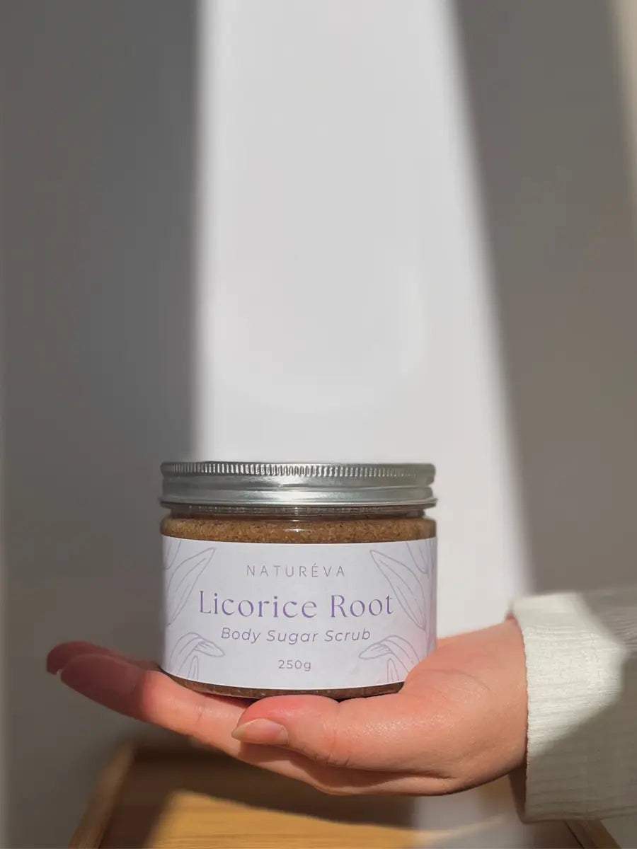 مقشر الجسم بعرق السوس لتفتيح البشرة وترطيبها