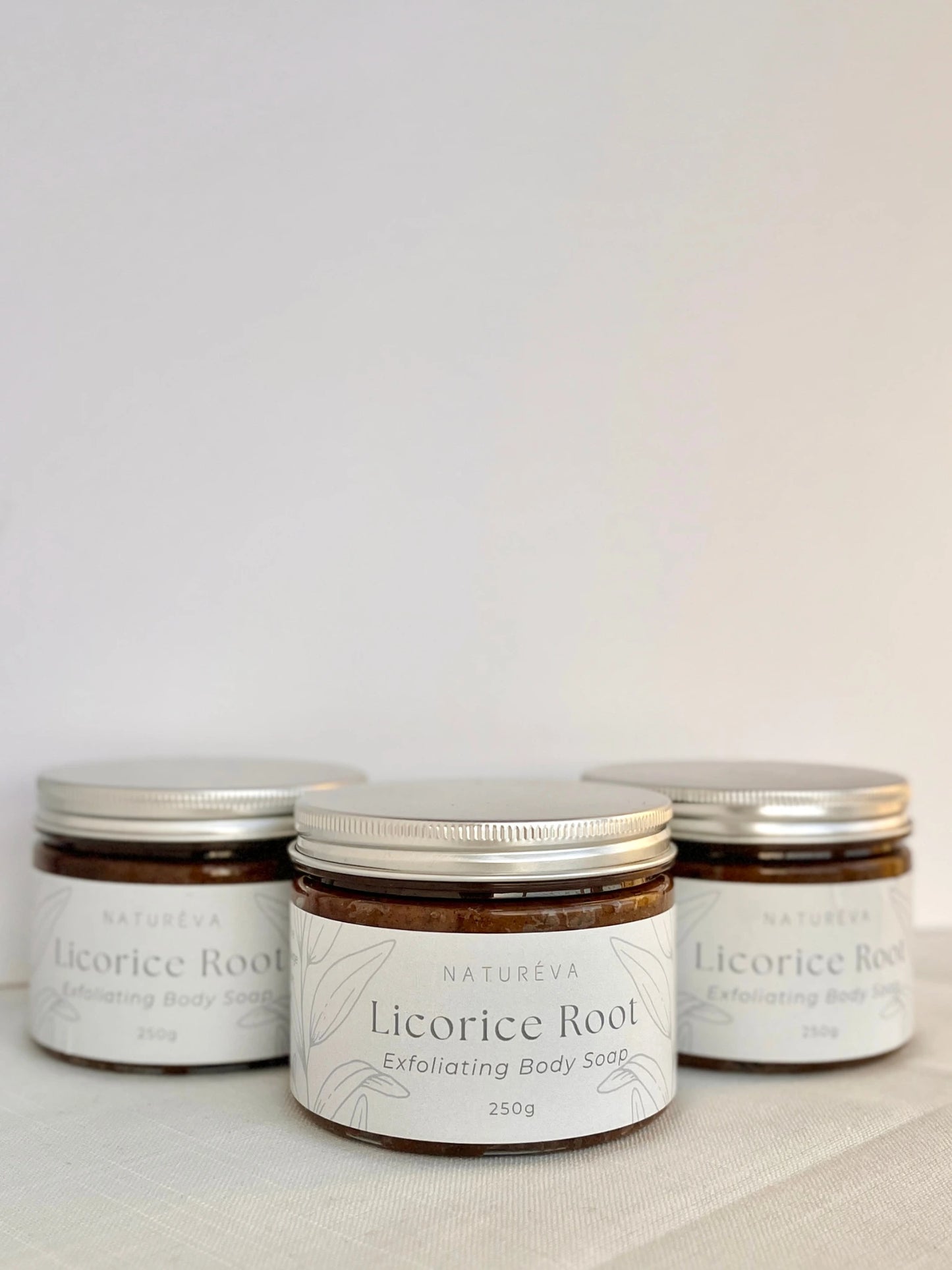 صابونية عرق السوس المقشرة لتفتيح البشرة وترطيبها