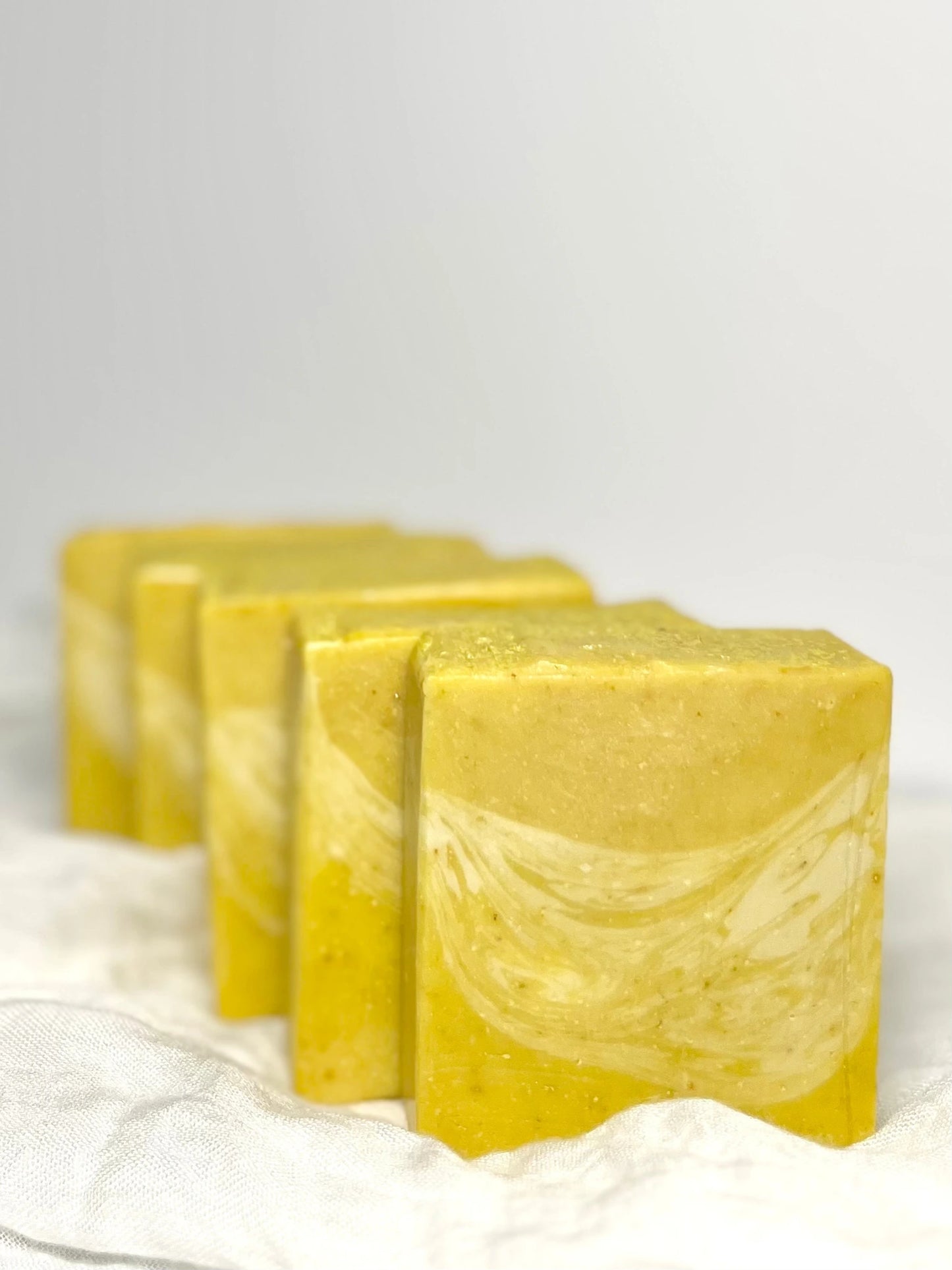 صابونة الليمون لتنظيف البشرة الدهنية والتحكم بالزيوت
