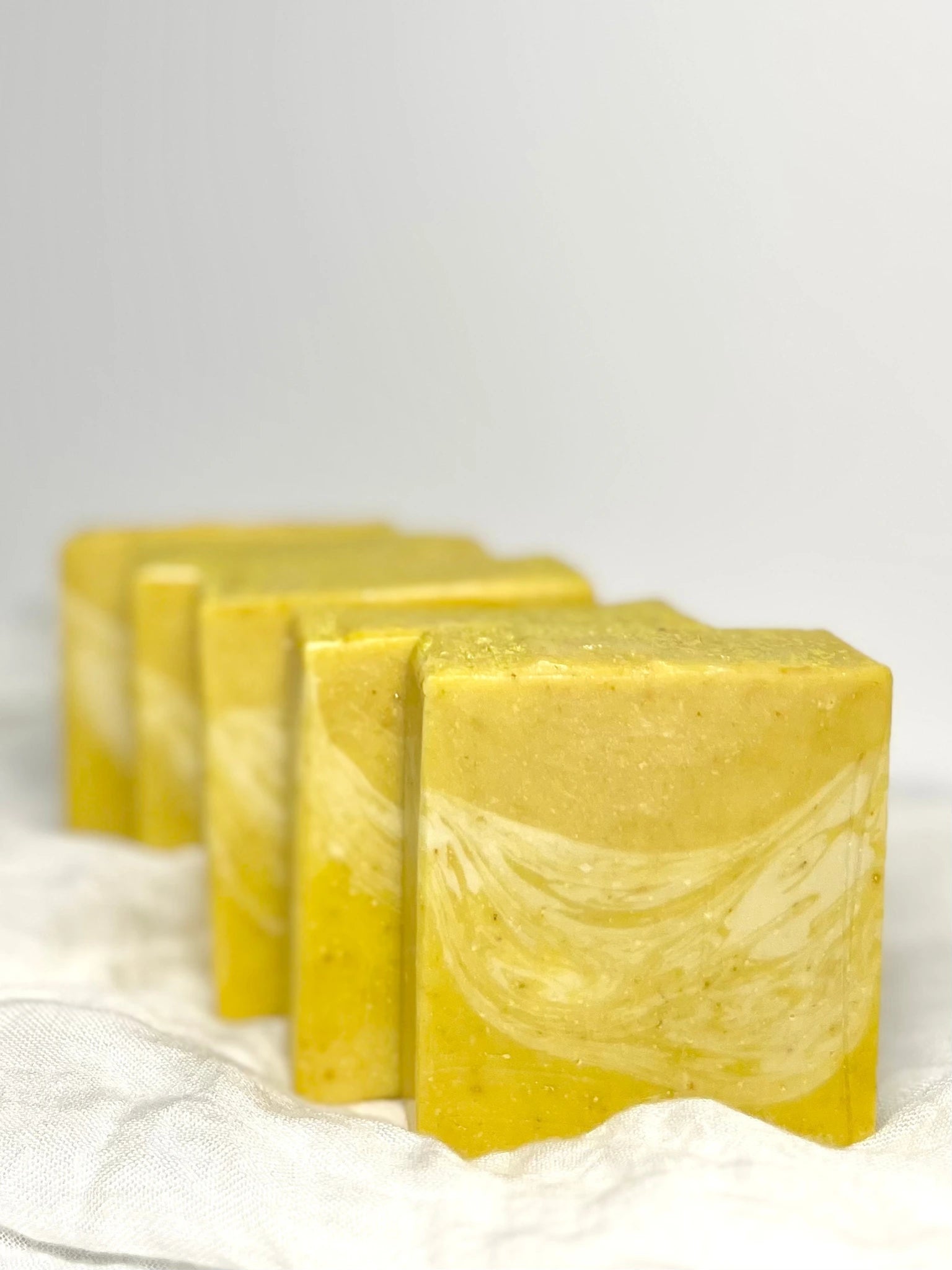 صابونة الليمون لتنظيف البشرة الدهنية والتحكم بالزيوت
